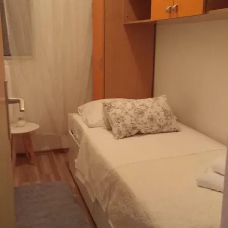 Mary Apartment Split