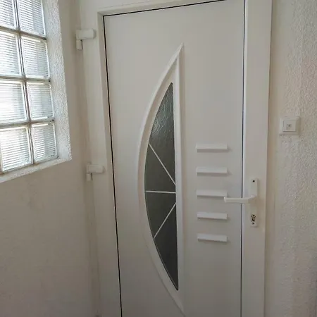 Mary Apartment Split